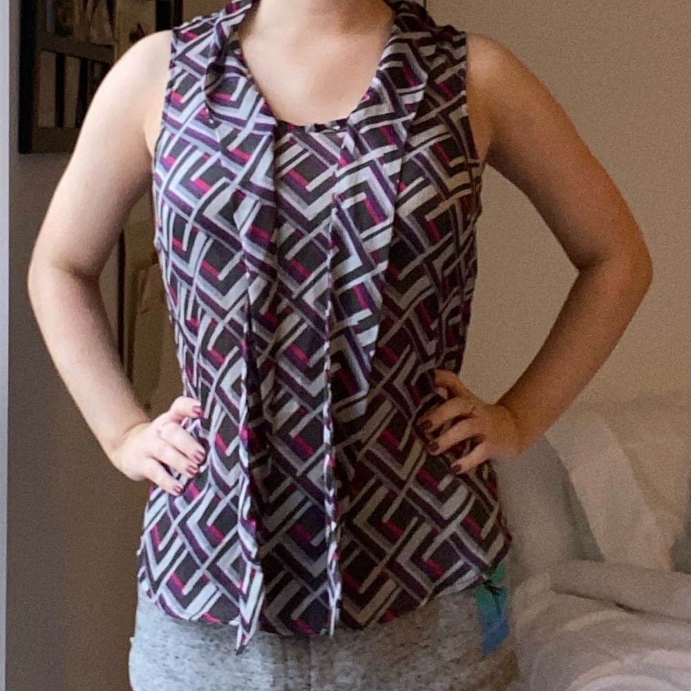 New York & Company sleeveless pattern top w/ tie